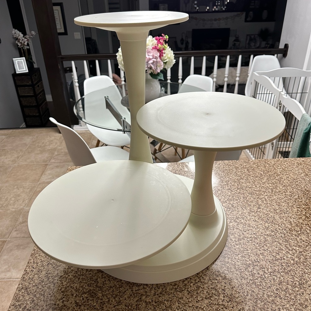 Wilton - 3-Tier Rotating Serving Stand
